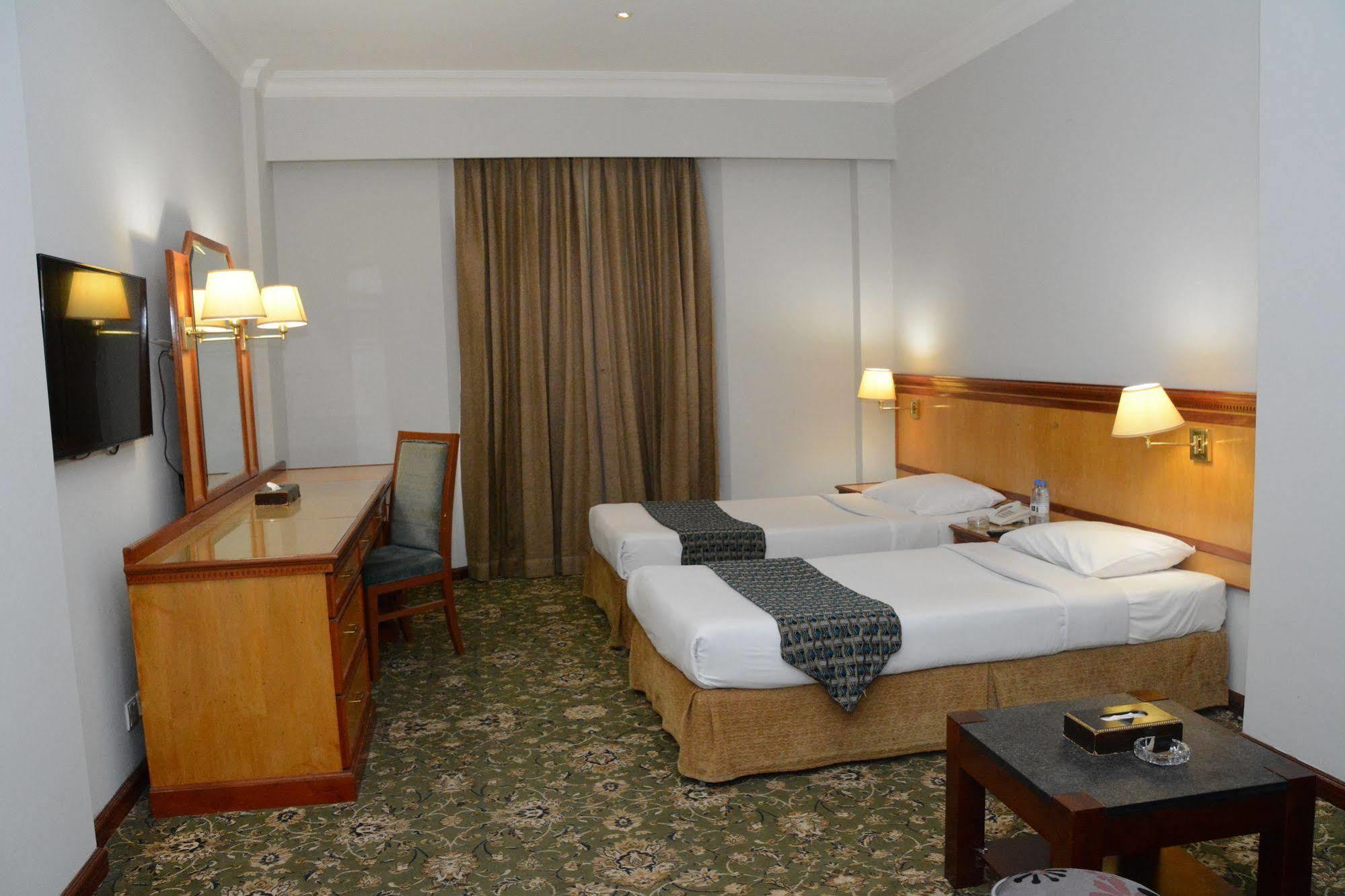 Phoenicia Hotel Manama Exterior foto